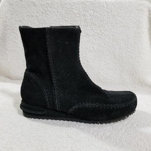 Nine West NWOT flat black angle boots
